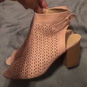 Comfy but cute wedges💗